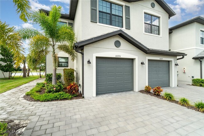 Foto del edificio - 14220 Pine Lodge Ln