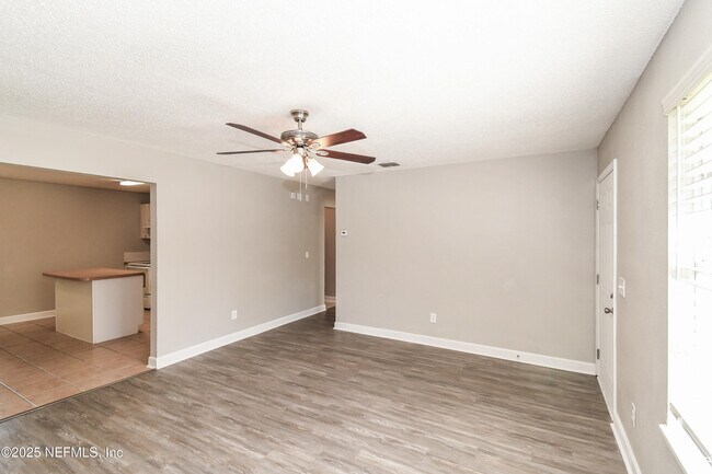 Foto del edificio - 1533 Raven Dr S