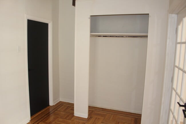 Building Photo - 551 E 29th St