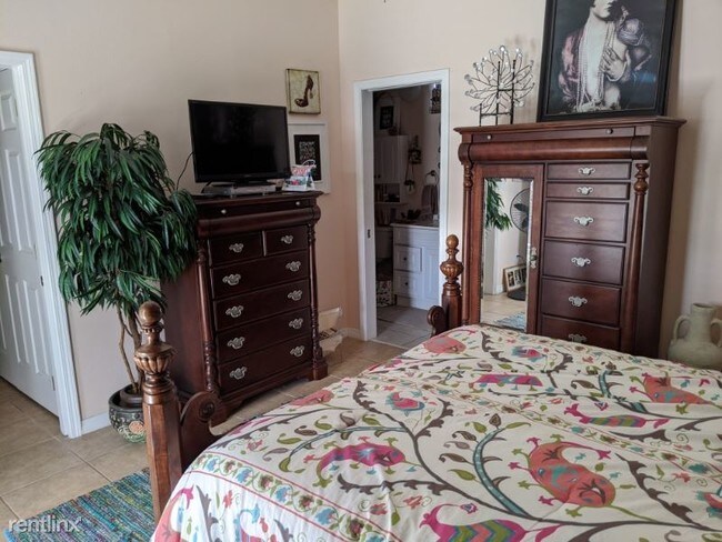 Foto del edificio - 3 br, 2 bath House - 213 E Romana St