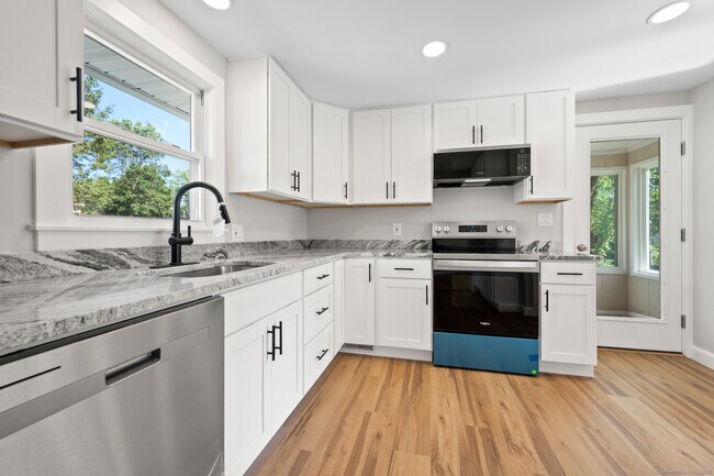 Foto del edificio - 21 Crestwood Ave