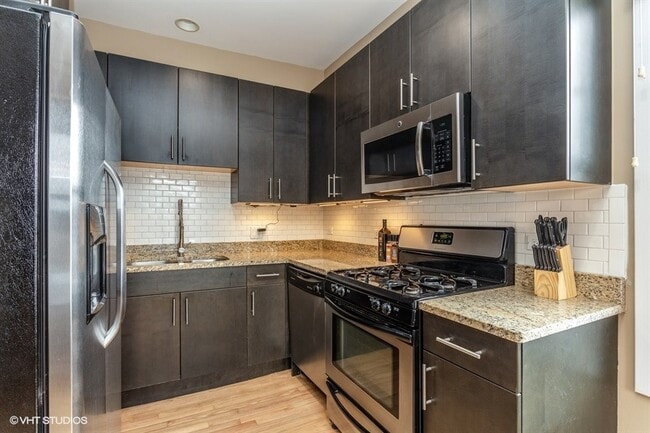 Foto del edificio - 1735 W Division St