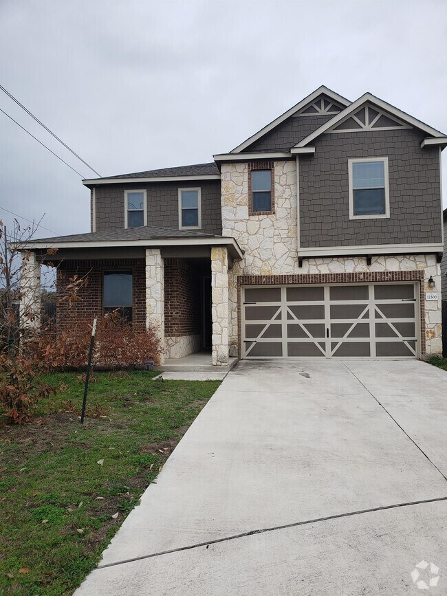 Trails At Stoney Ridge Apartments for Rent with Parking Del Valle, TX