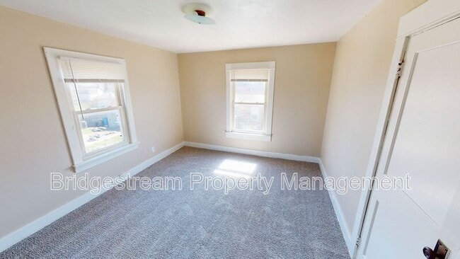 Building Photo - 1116 Watervliet Ave