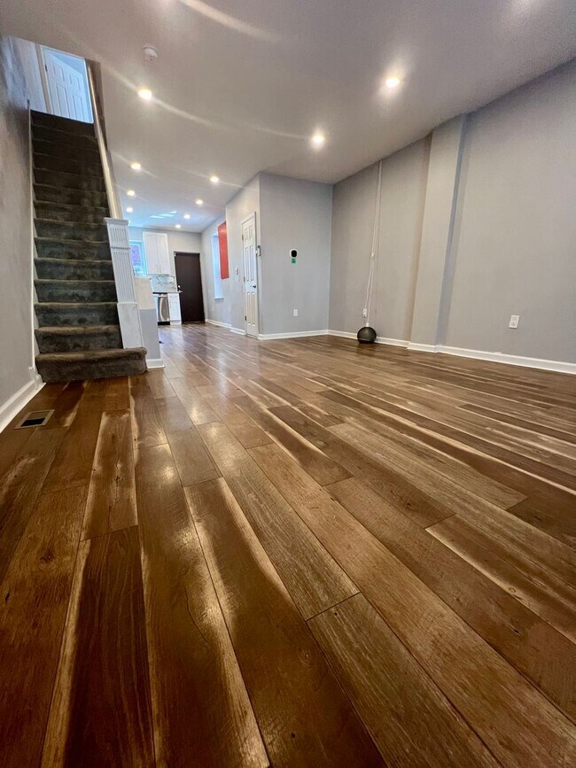Foto del edificio - Luxurious 3-Bedroom Townhome in Cobbs Cree...