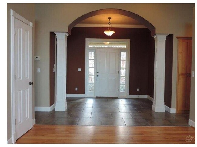 Foto del edificio - Awbrey Butte Home with Views!