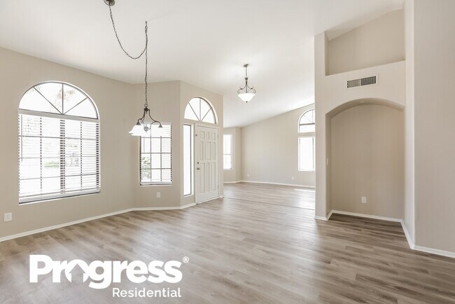 Building Photo - 301 E Stonebridge Dr