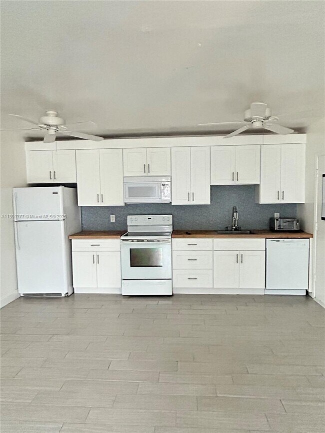 Foto del edificio - 2201 NE 66th St