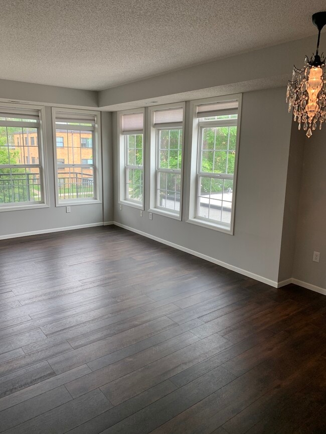 Living Room - 605 Snelling Ave S