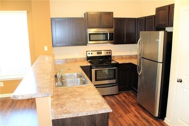 Building Photo - 810 Riverdance Dr