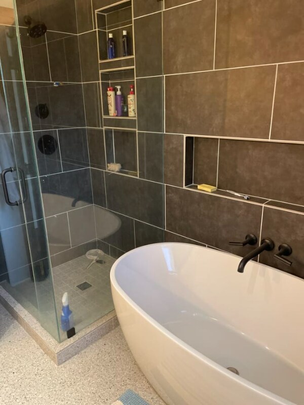 Foto del edificio - 702 Emerald Ln