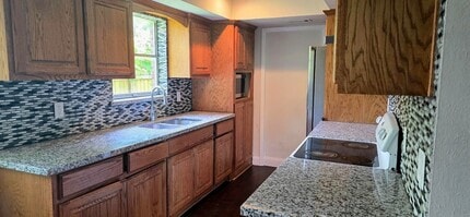 Building Photo - 1018 Rockledge Dr