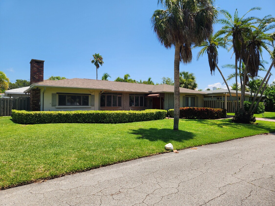 Primary Photo - 935 Narcissus Ave