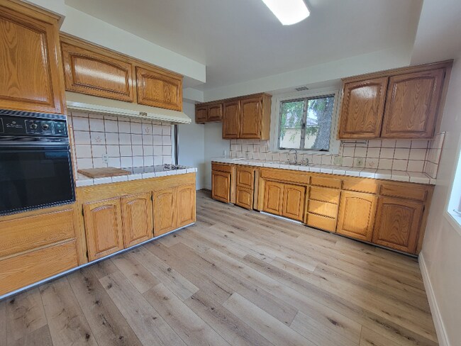 Foto del edificio - 13550 Leadwell St