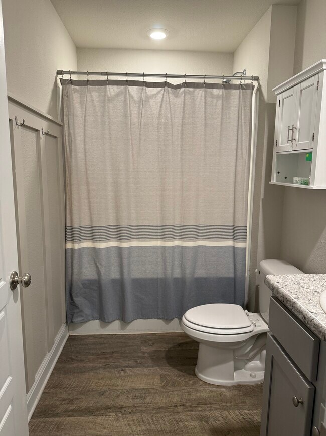 Foto del edificio - 6439 Eastland Cir