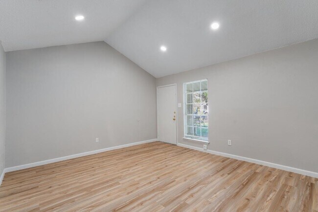 Foto del edificio - 10503 Little Pebble Dr