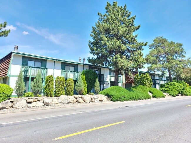 Building Photo - $1,250 - 1 Bed / 1 Bath Spacious Two-Story...