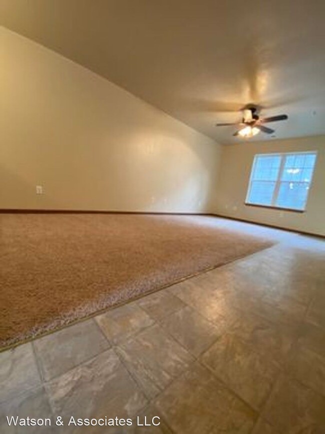 Building Photo - 2 br, 1.5 bath Apartment - 700 Hillside