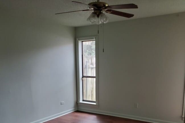 Guest Bedroom - 363 Windermere Blvd