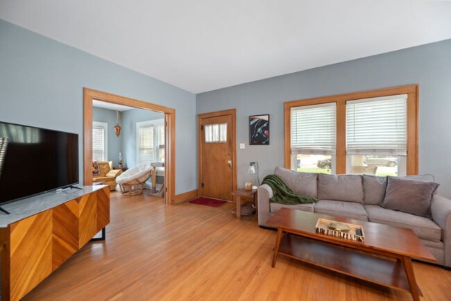 Foto del edificio - 1221 N Perry Ave
