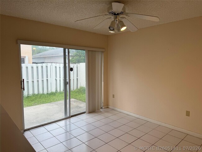 Building Photo - 4235 SW 72nd Way