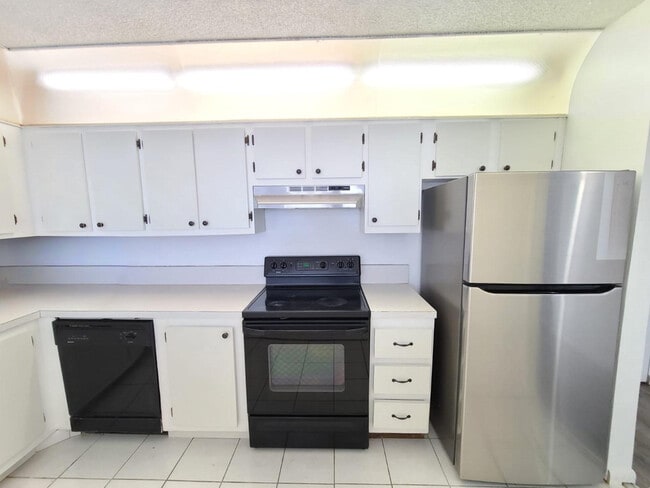 Foto del edificio - 14850 Naranja Lakes Blvd