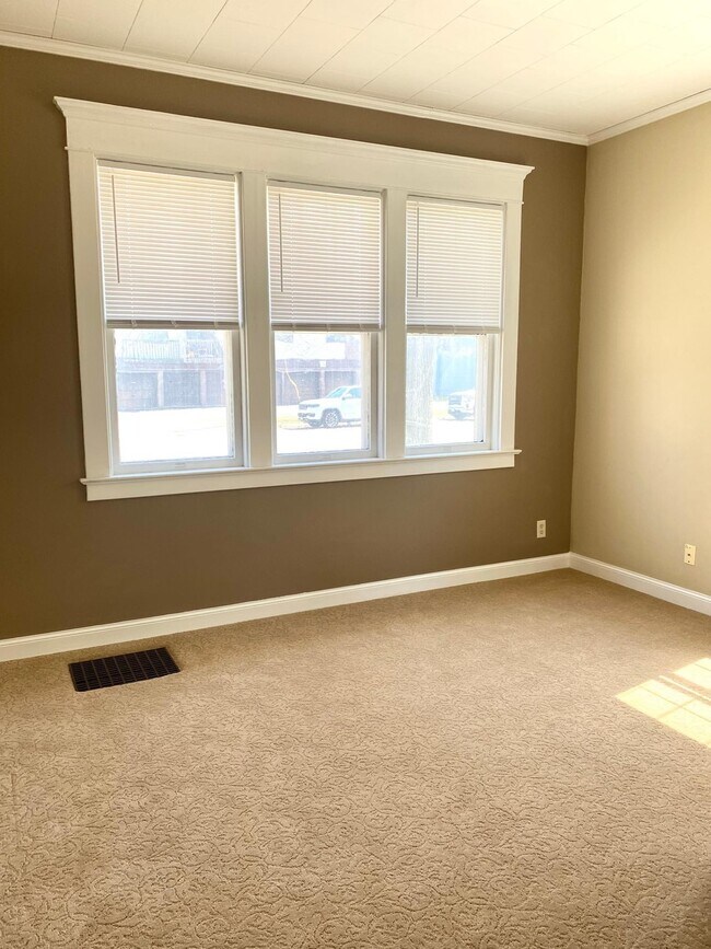 Foto del edificio - 305 8th Ave S