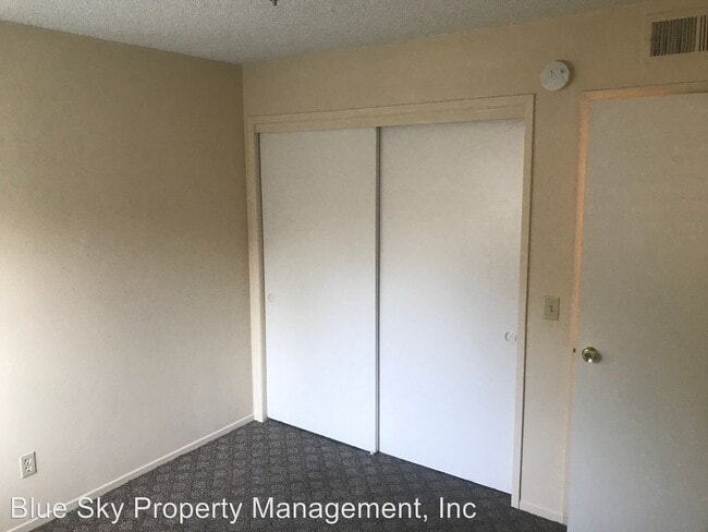 Building Photo - 802-809 Monarch Cir
