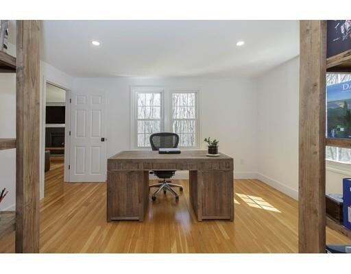Foto del edificio - 231 E Emerson Rd