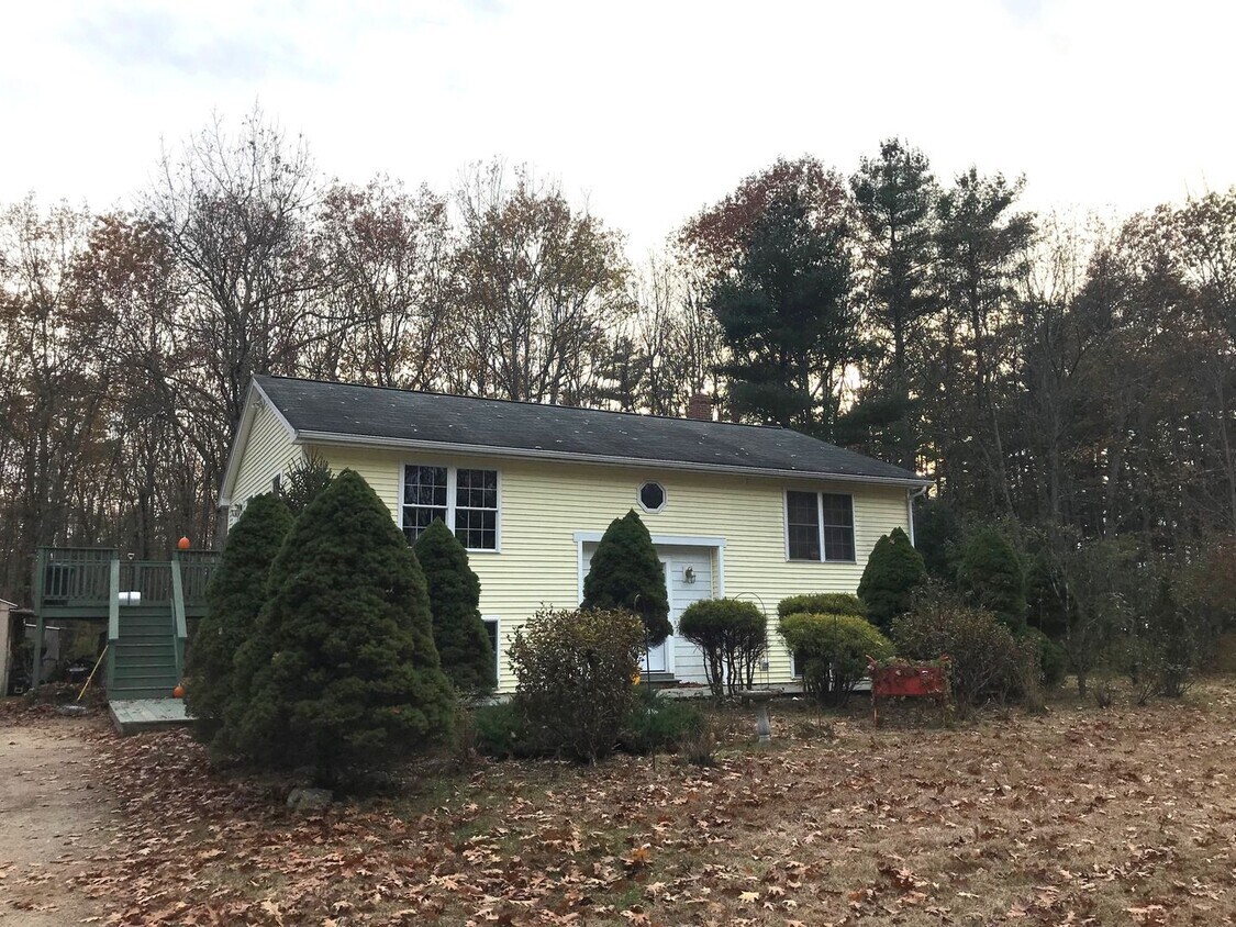 17 Nicole Way, Gorham Room for Rent in Gorham, ME