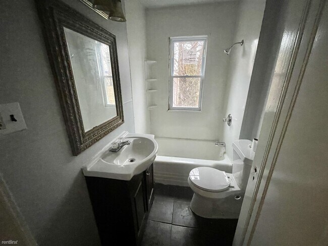 Building Photo - 4 br, 1.5 bath House - 18545 Huntington Av...