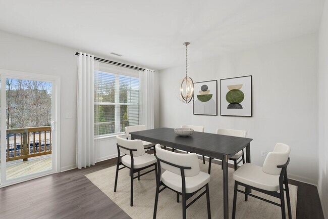 Paquete de actualización Cocina y comedor con piso de tablones de vinilo de superficie dura - Avalon Townhomes Brier Creek