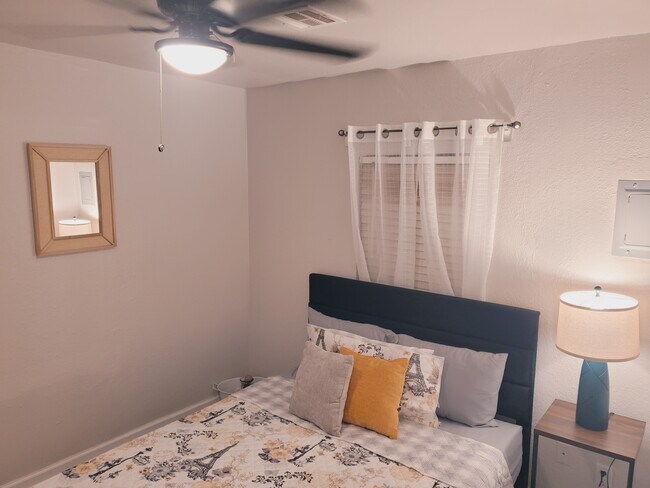 Foto del edificio - 1538 NE 42nd St