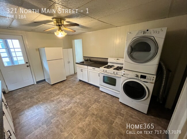 Building Photo - Cozy Two Bedroom, 1 Bathroom Available Now!