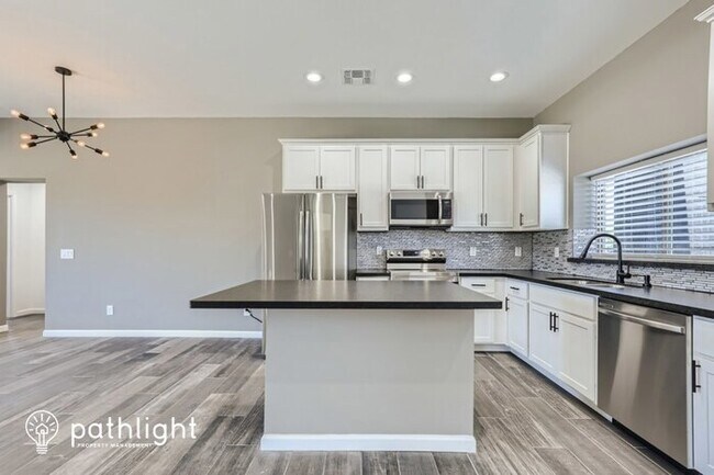 Foto del edificio - 3010 N 87Th Avenue, Phoenix, AZ, 85037