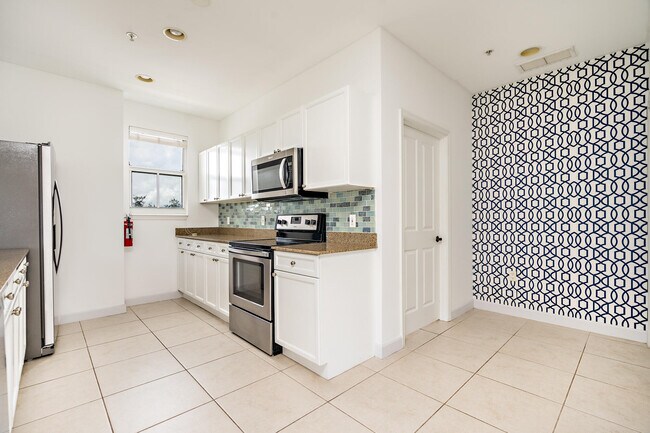 Building Photo - 3960 N Flagler Dr
