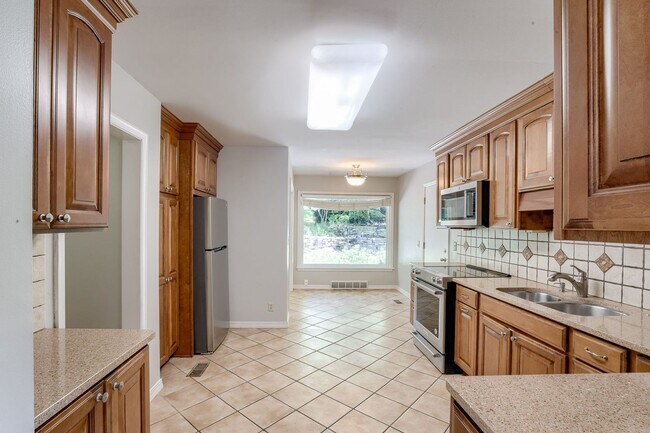 Foto del edificio - A Home With Character Walking Distance To ...