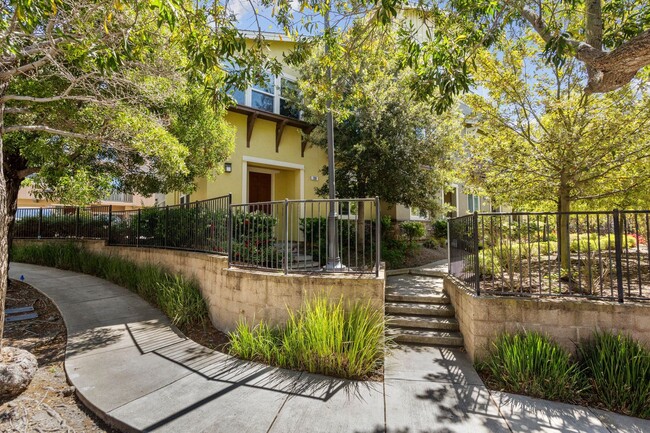 Building Photo - Spacious and Bright Tri-Level Townhome @ C...