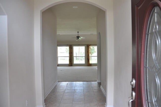 Building Photo - 12814 Quail Creek Dr