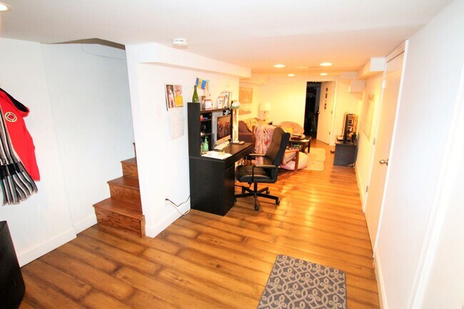 Foto del edificio - 3 bedroom 2 bath apartment in south broad street