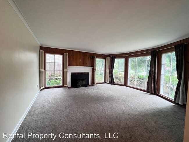 Foto del edificio - 2 br, 1 bath House - 1912 Lake Michigan Dr.