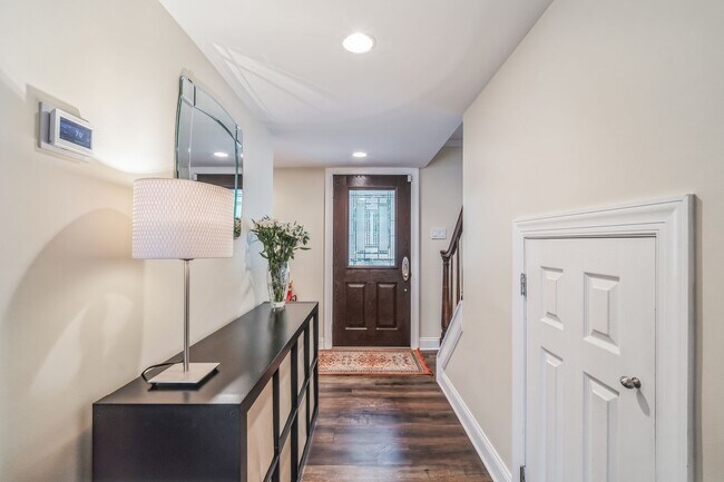 Foto del edificio - 5 Bedroom 2.5 Bath Single Home in Lafayette Hill, PA!