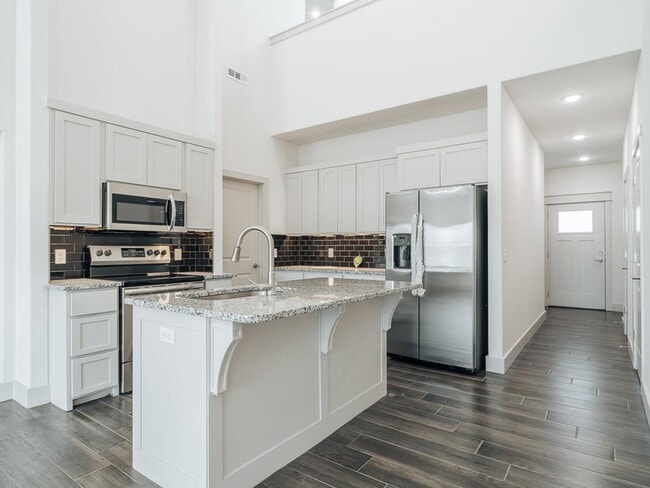 Building Photo - 657 Sun Meadow Dr