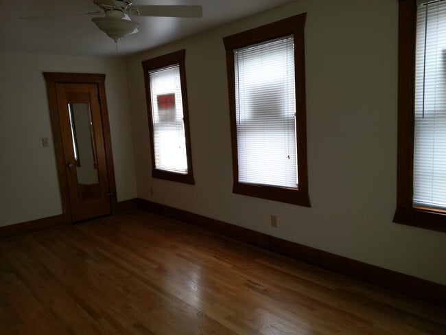 Photo - DOWNTOWN 4 BEDROOM DUPLEX!!!  4 bedroom duplex in DOWNTOWN IOWA CITY! House