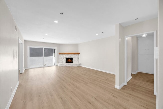 Building Photo - 3 Bedroom and 2 Bathroom Home – Close to C...
