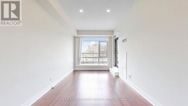 Photo du bâtiment - 8110 Birchmount Rd