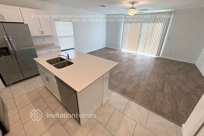 Building Photo - 2047 E Landings Wy