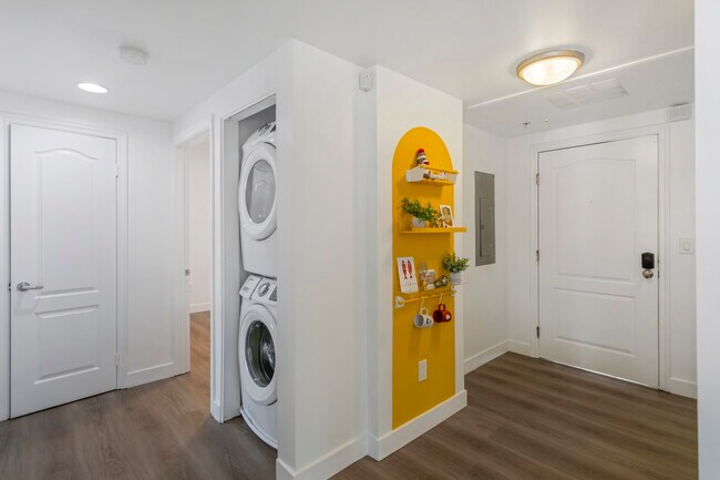 Foto del edificio - 5633 Carlton Way