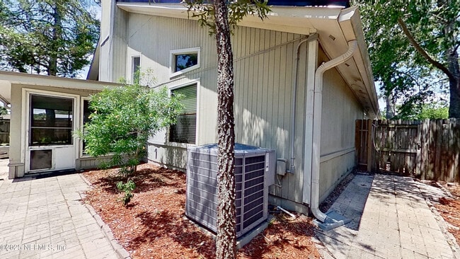 Building Photo - 3155 Hampstead Dr