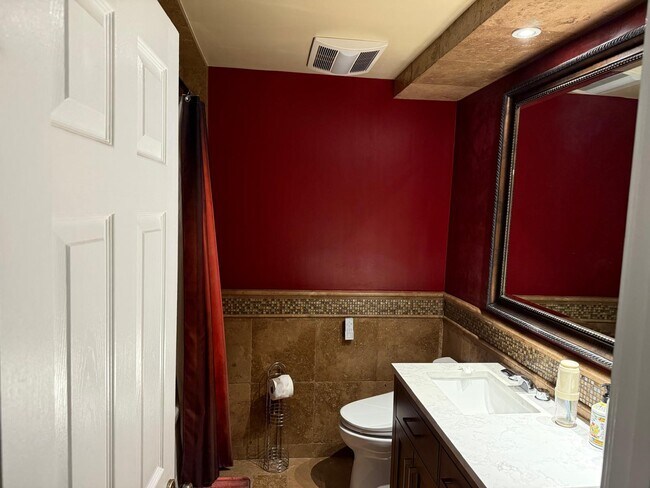 Foto del edificio - 22482 Lake Forest Ln